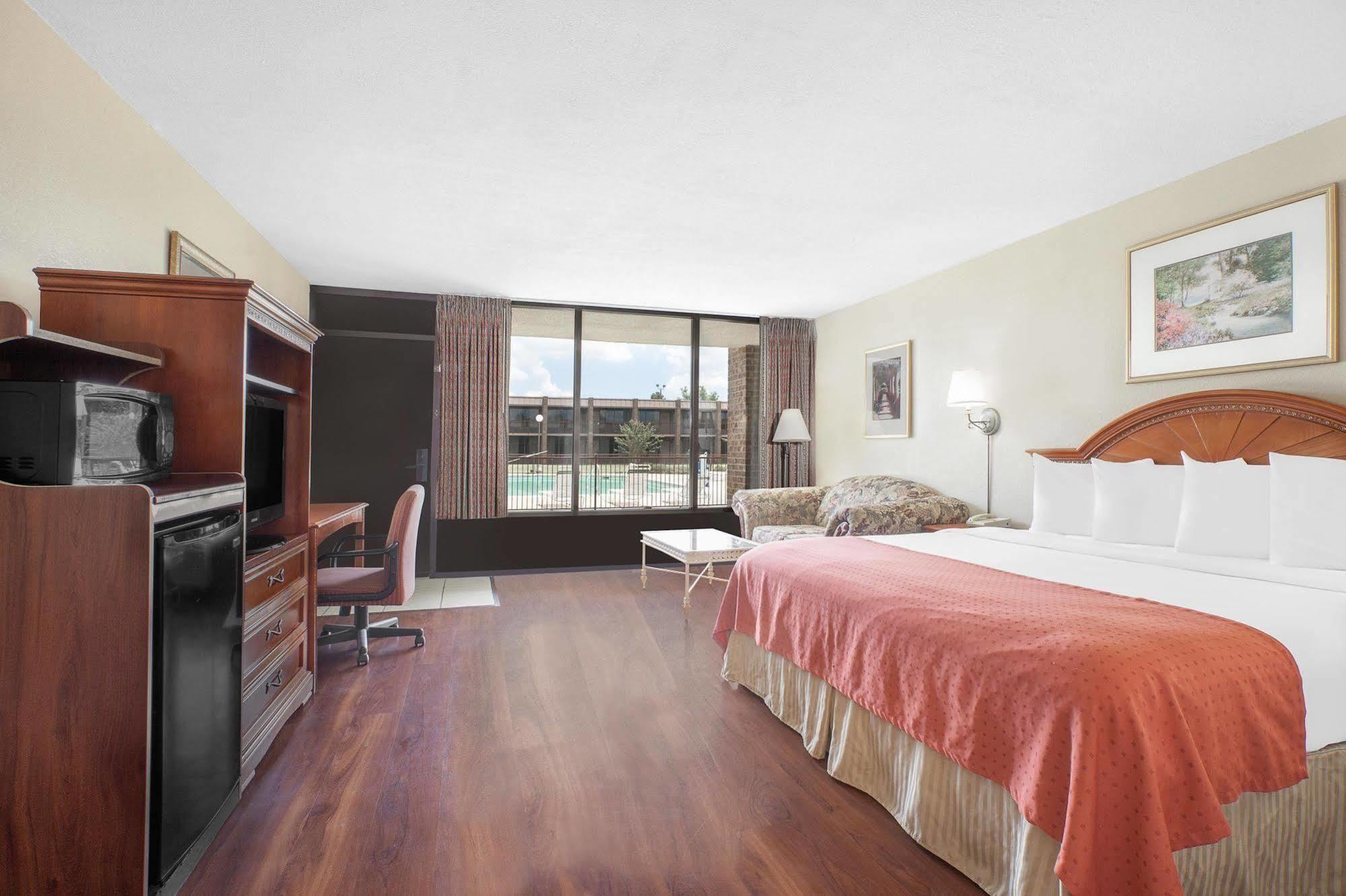 Baymont By Wyndham Paris Motel Dış mekan fotoğraf