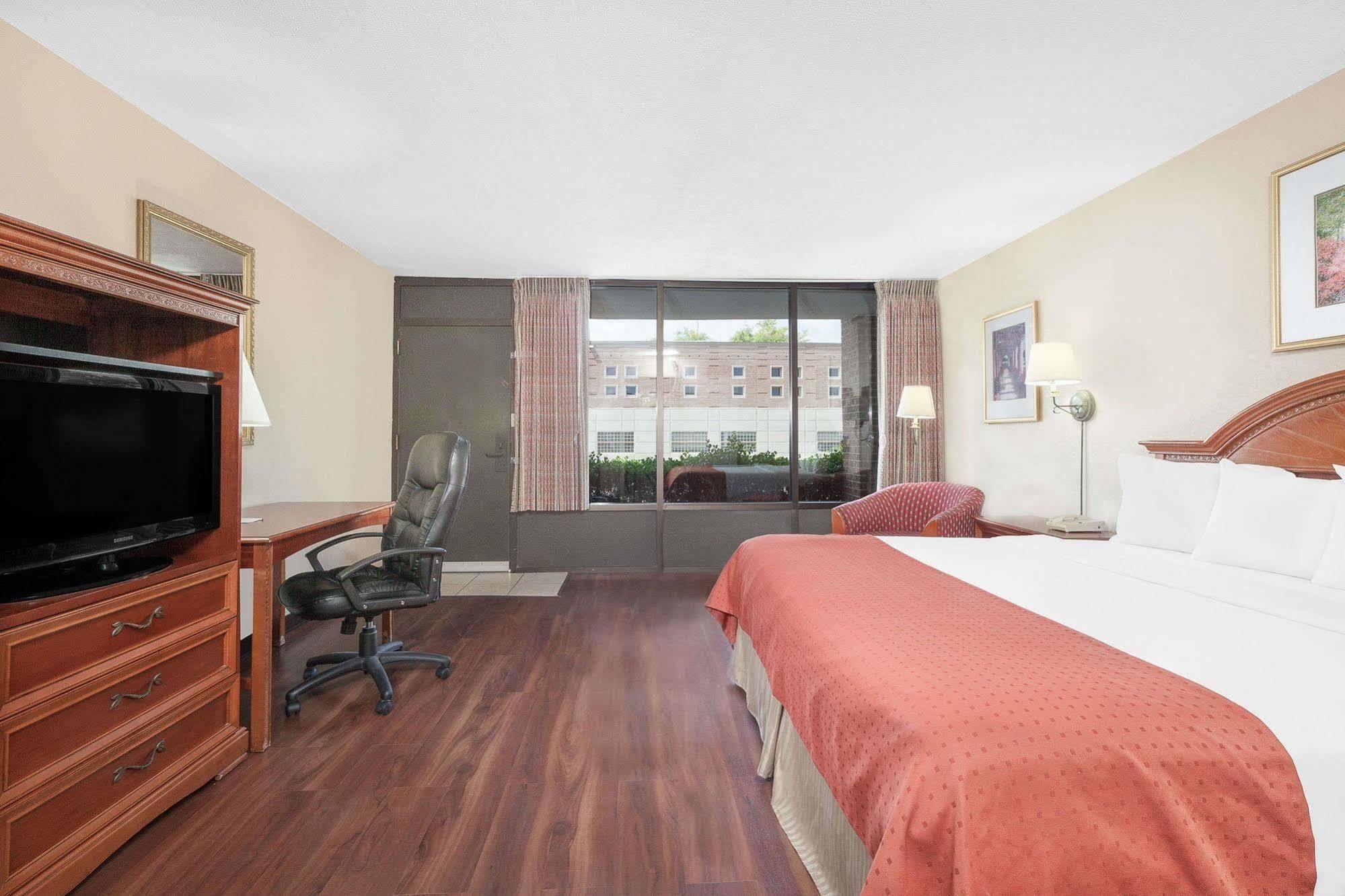 Baymont By Wyndham Paris Motel Dış mekan fotoğraf