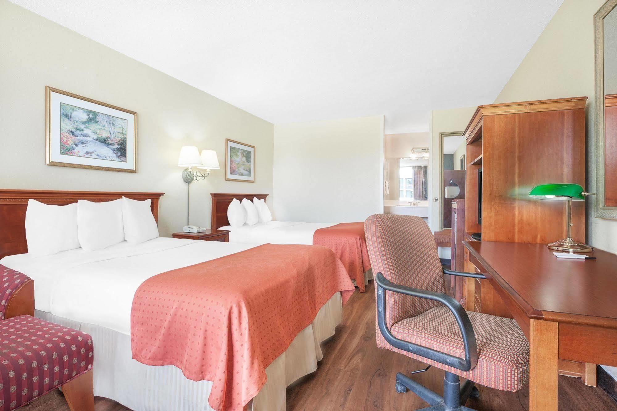 Baymont By Wyndham Paris Motel Dış mekan fotoğraf